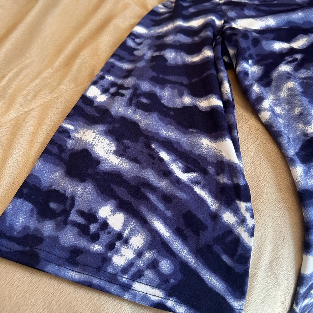 Sunny Leigh navy blue and white